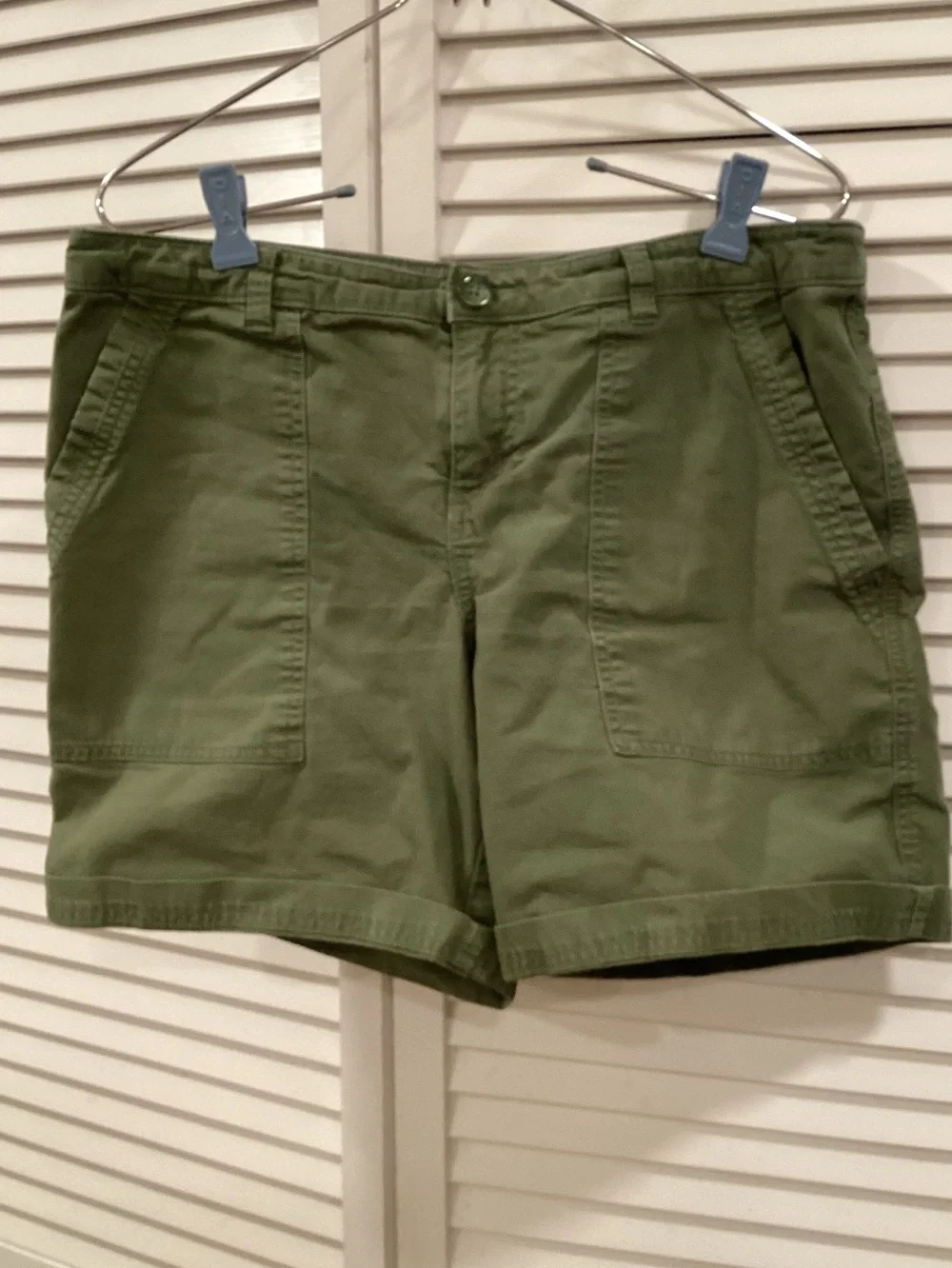 Patagonia Woman’s Olive khaki Utility Roll Cuff Shorts 8 - Picture 1 of 11